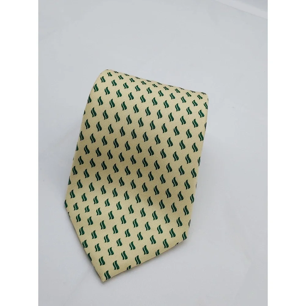 Vineyard Vines Collegiate School Mens Silk Tie Yellow Green Logo Pattern T093